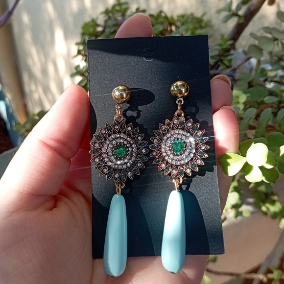 ✨NEW CRYSTAL EARRINGS COLLECTION✨ Earrings - Picture 10 of 15